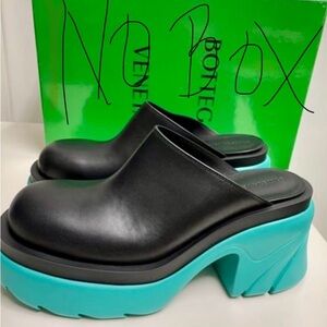 Bottega Veneta flash mules worm 2x. Black and teal